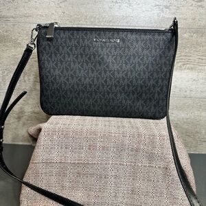 Michael Kors Medium Triple Pouch Crossbody Bag - Black Signature Logo NWOT